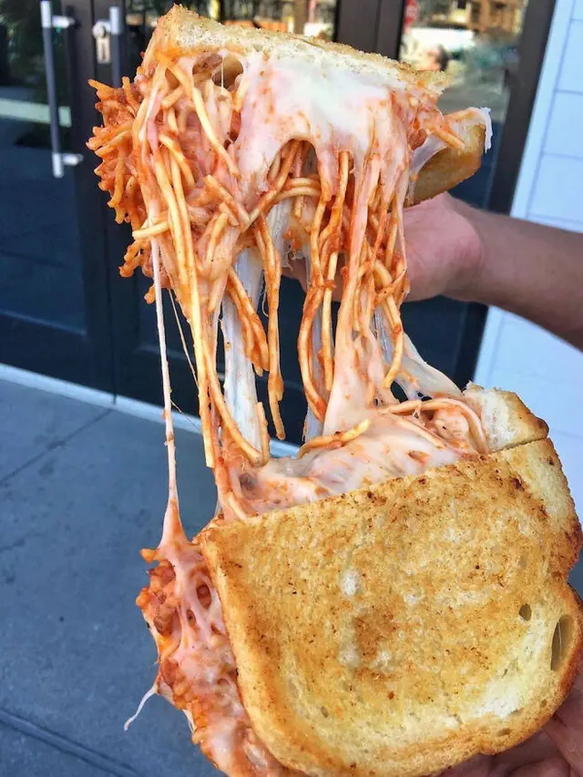 6 Potret Kombinasi Sandwich Ini Nyeleneh, Bikin Geleng Kepala