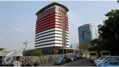 KPK masih memeriksa Kasubdit Pranata Perdata Mahkamah Agung (MA) berinisial AS terkait dugaan suap. Atas penangkapan anggotanya itu, Mahkamah Agung (MA) akan mengeluarkan surat pemberhentian sementara jika AS ditahan KPK