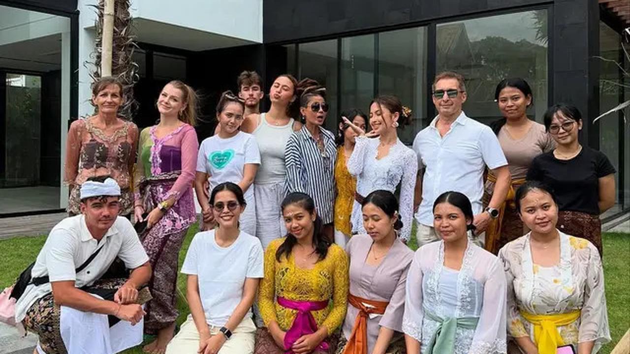 8 Potret Jennifer Coppen Gelar Ritual Melaspas di Bali, Rumah Baru Kamari