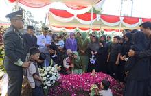 Tembakan Salvo Iringi Suasana Haru Pemakaman Kopda Farizal di TMP Giripeni Kulon Progo