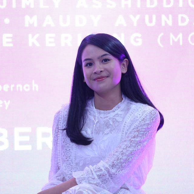 Lirik Lagu Maudy Ayunda Kamu Dan Kenangan News Entertainment Fimela Com Cara download lagu kau dan segala kenangan di owlagu: lirik lagu maudy ayunda kamu dan