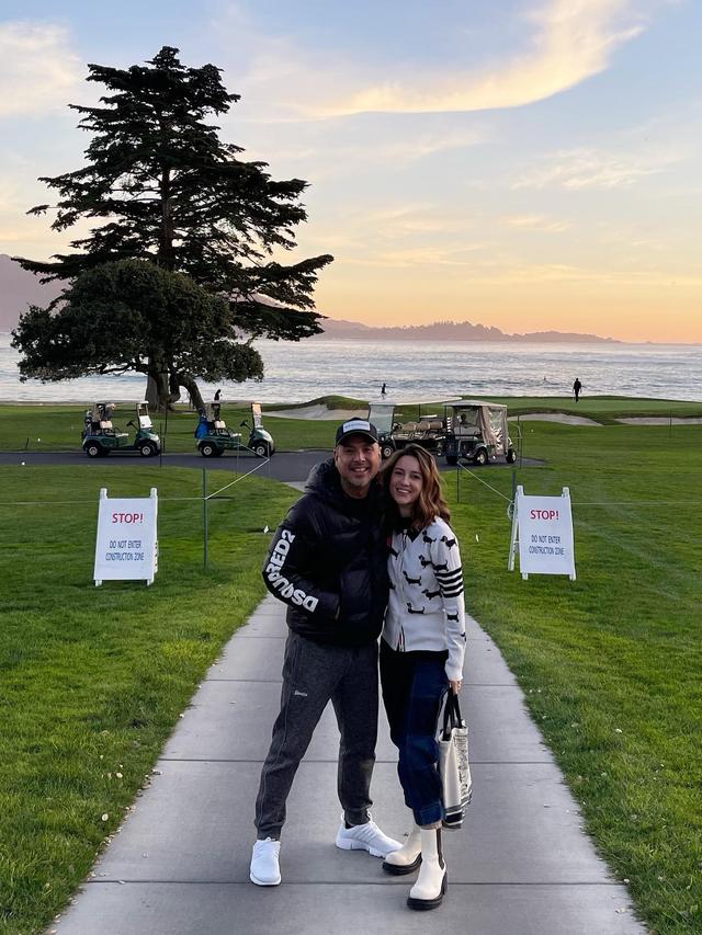 Satu Tahun Menikah, Ini 7 Potret Kemesraan Julie Estelle Bersama Suami