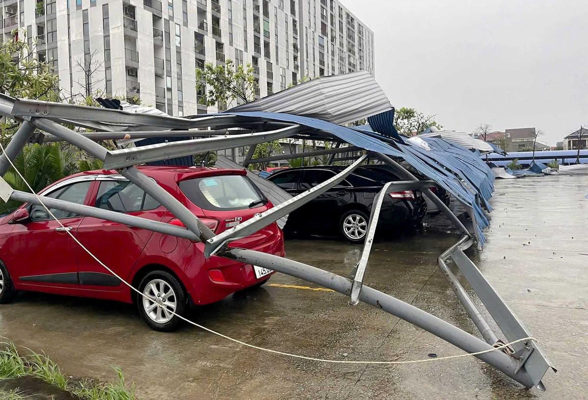 FOTO: Topan Bualoi Terjang Vietnam, 9 Tewas dan Puluhan Nelayan Hilang