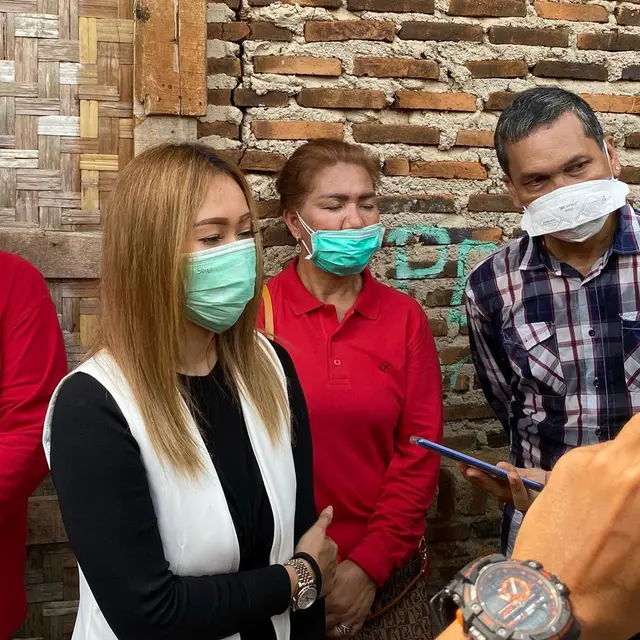 5 Momen Inul Daratista Bagikan Sembako di Tengah Corona Covid-19