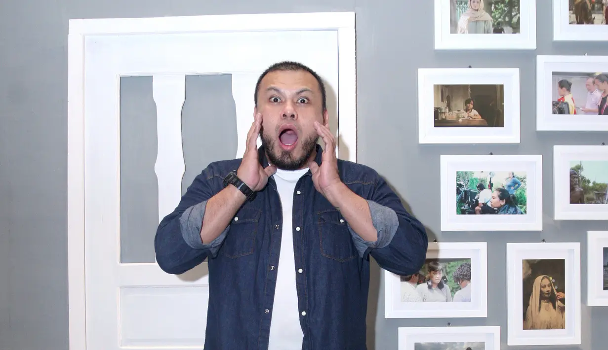 Beragam reaksi dari warganet terkait film Pengabdi Setan. Meski tidak sedikit yang penasaran terkait perolehan penonton yang didapat di Malaysia. Sebelumnya Joko Anwar juga mengunggah reaksi penonton Pengabdi Setan.  (Nurwahyunan/Bintang.com)