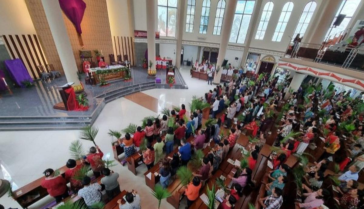Minggu Palma di Manokwari: Dimulainya Kisah Sengsara Yesus dan Persiapan Pekan Suci Paskah 2025