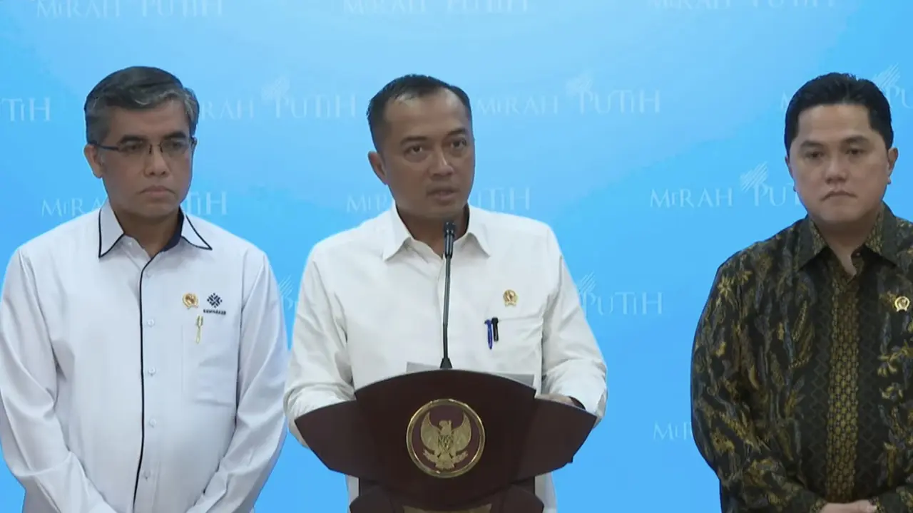 Mensesneg Prasetyo Hadi bicara soal PHK karyawan Sritex di Kantor Sekretariat Negara, Jakarta, Senin (3/3/2025).