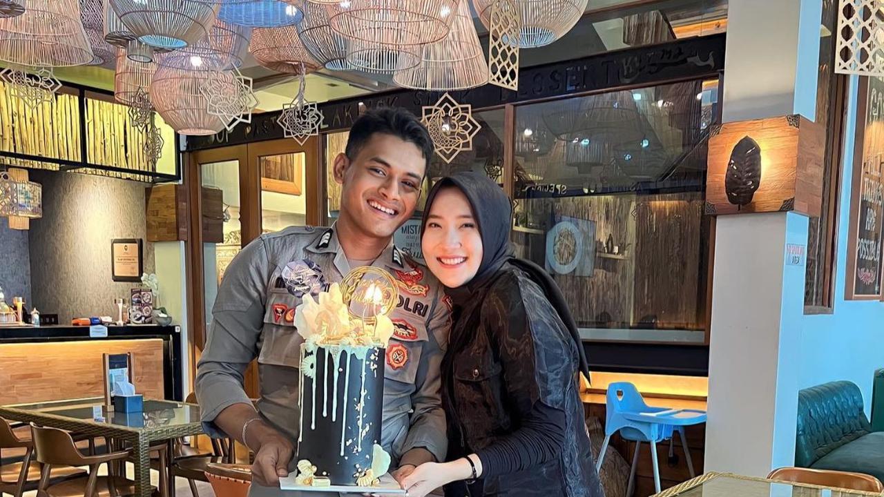 Tak hanya cantik, Yeni Inka ramai disebut memiliki paras yang manis.<br>