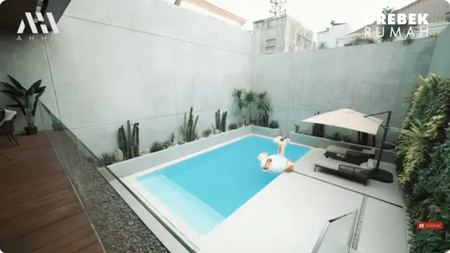 6 Potret Area Kolam Renang Rumah Aura Kasih, Spot Favorit untuk Yoga