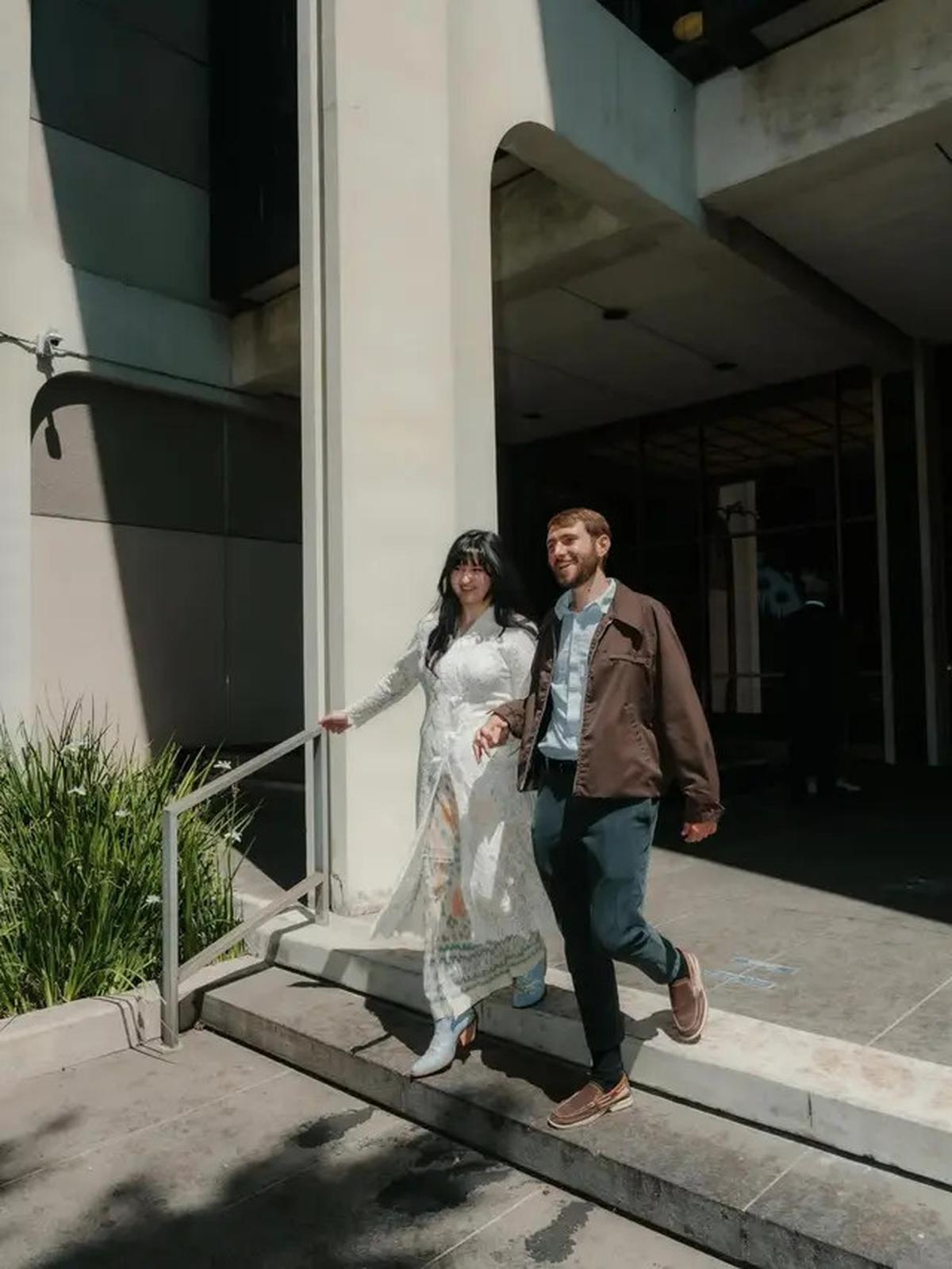 9 Potret Stephanie Poetri Resmi Menikah di AS, Keluarga Titi DJ Pakai Gaun Unik