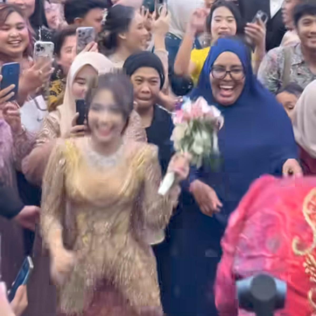 Potret Fuji Girang Dapat Buket Bunga Pengantin Frans Faisal, Diminta Langsung Nikah Tahun Depan - Siapa Calonnya?