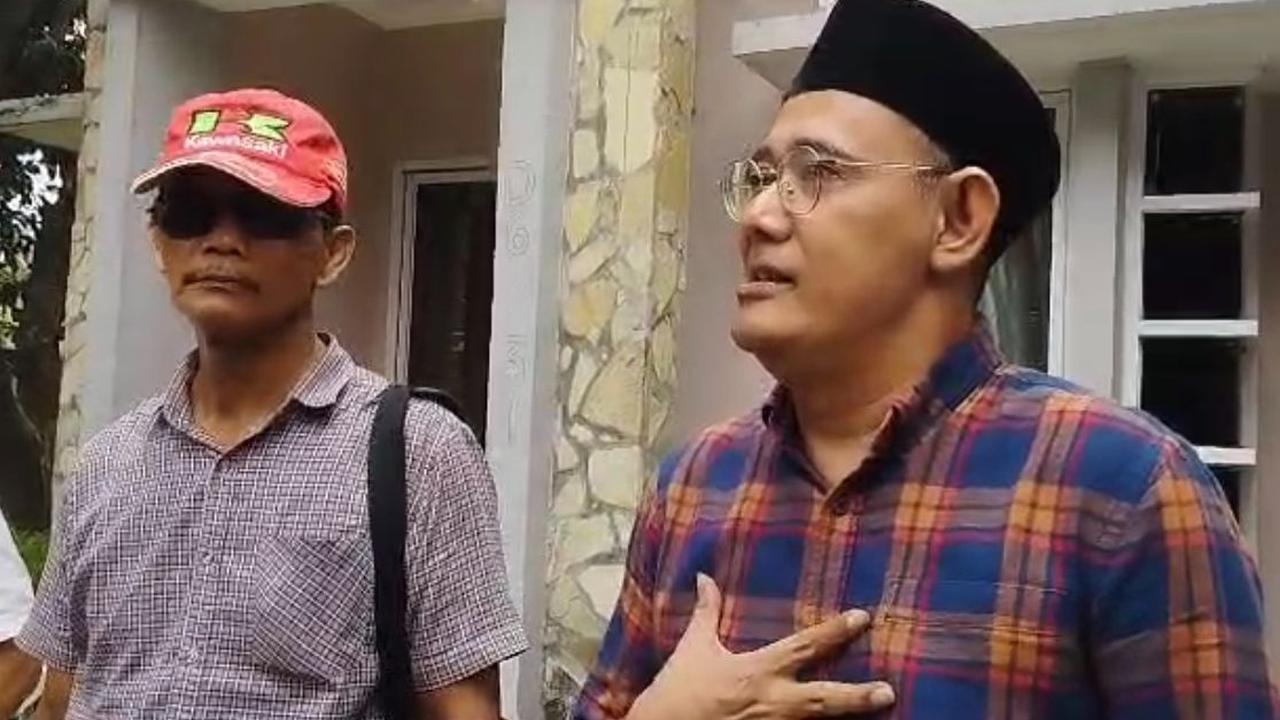 Ketua RW perumahan Serpong Park, Imam Mahendra menerangkan kalau BD, TM dan seorang anak balitanya baru sebulan tinggal mengontrak di rumah kawasan Serpong Park.