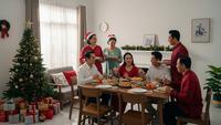 6 Tips Menikmati Hari Natal 2025 Lebih Sehat, Makan Nikmat Tanpa Takut Gembrot