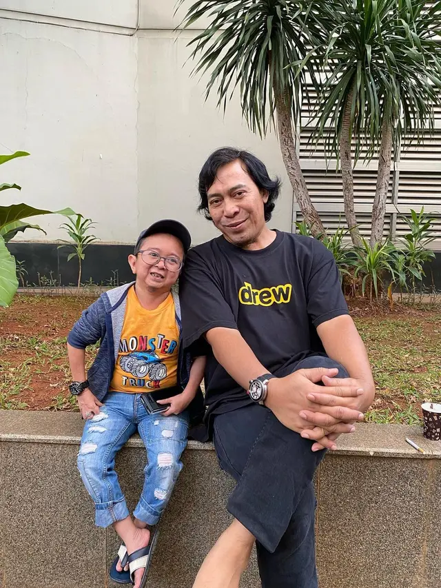 Terkenal dengan Gaya Sederhana dan Nyeleneh, Komeng Punya Koleksi Jam Tangan yang Uhuy Banget