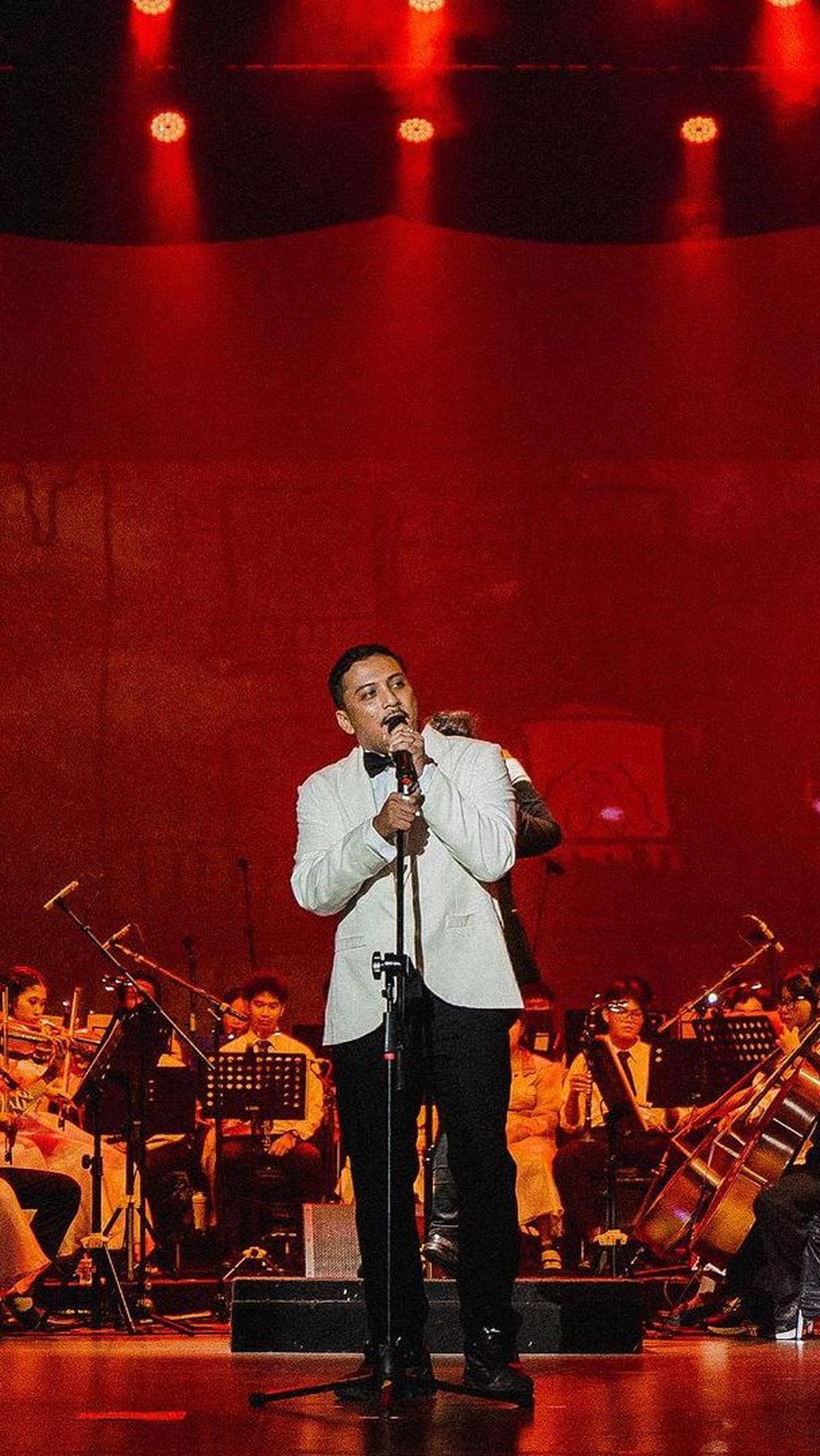 Menulis Lagu-lagunya dengan Diksi yang Tak Biasa <br>