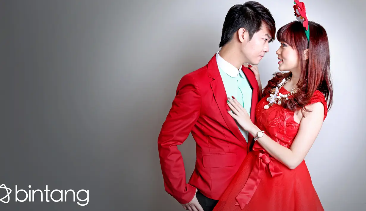 Natal tahun 2015, merupakan natal yang istimewa bagi Anggel dan Rudy. Ini merupakan Natal pertama setelah resmi menjadi suami istri. (Febio Hernanto/Bintang.com)