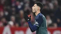 Pemain Arsenal, Gabriel Martinelli, tampak kecewa setelah ditaklukkan Bayern Munchen  pada leg kedua perempat final Liga Champions di Allianz Arena, Kamis (18/4/2024). (AP Photo/Christian Bruna)