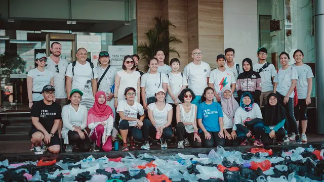 Aksi Rampok Plastik di Car Free Day Bareng Dian Sastrowardoyo