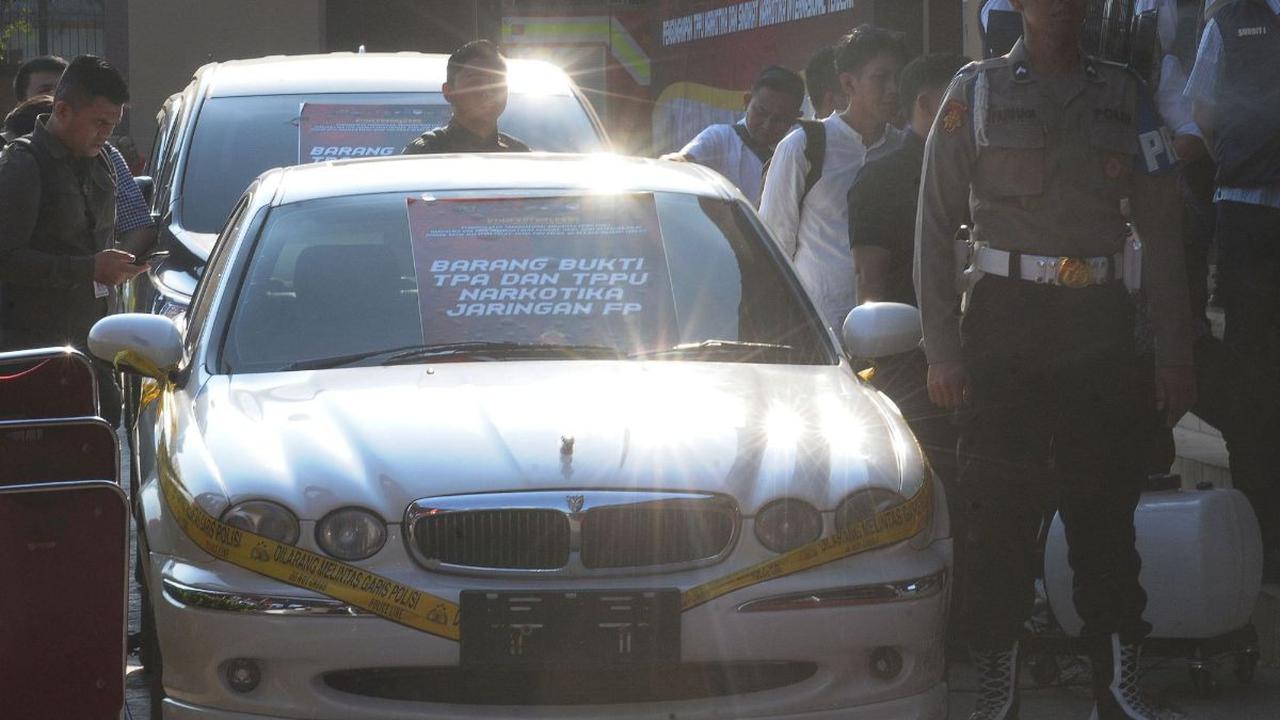 Sementara, TPPU yang dikenakan terhadap tangkapan kali ini sebesar Rp273,45 miliar. Masih ada aset lainnya yang dalam proses penyitaan di Thailand.<br>