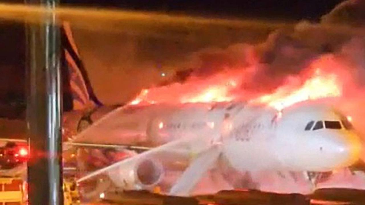 FOTO: Horornya Kebakaran Pesawat Air Busan di Korea Selatan, Seluruh Awak dan Penumpang Berhasil Diselamatkan