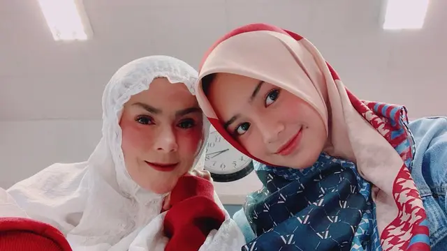 Cantik Bikin Pangling, Ini 6 Potret Baby Tsabina dengan Balutan Hijab