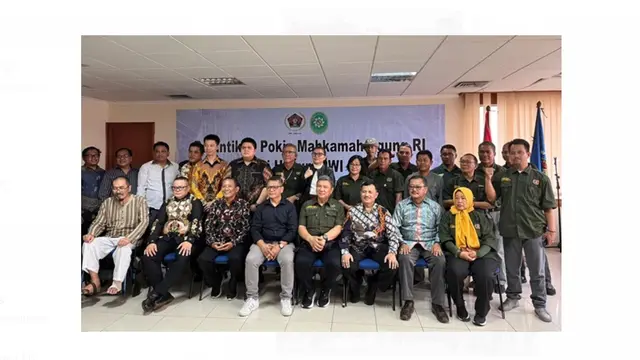 Jimmy Endey resmi menjabat sebagai Ketua Kelompok Kerja (Pokja) Mahkamah Agung (MA) RI Seksi Hukum Persatuan Wartawan Indonesia (PWI) Jaya, Jumat (17/11/2023). (Ist)