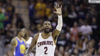 Kyrie Irving saat melawan Golden State Warriors pada laga Final NBA, Minggu (12/6/2017) (AP Photo/Tony Dejak)