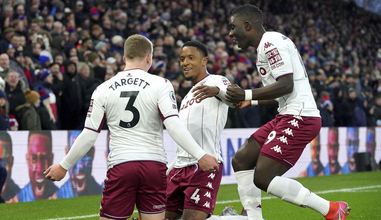 Aston Villa - Klub dari wilayah Birmingham yang berdiri pada 21 November 1874 ini merupakan tim tertua yang berlaga di Liga Inggris musim ini. (AP/Jonathan Brady)