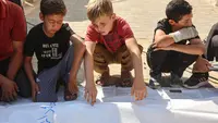 Tangis Anak Palestina Iringi Pemakaman Korban Serangan Israel