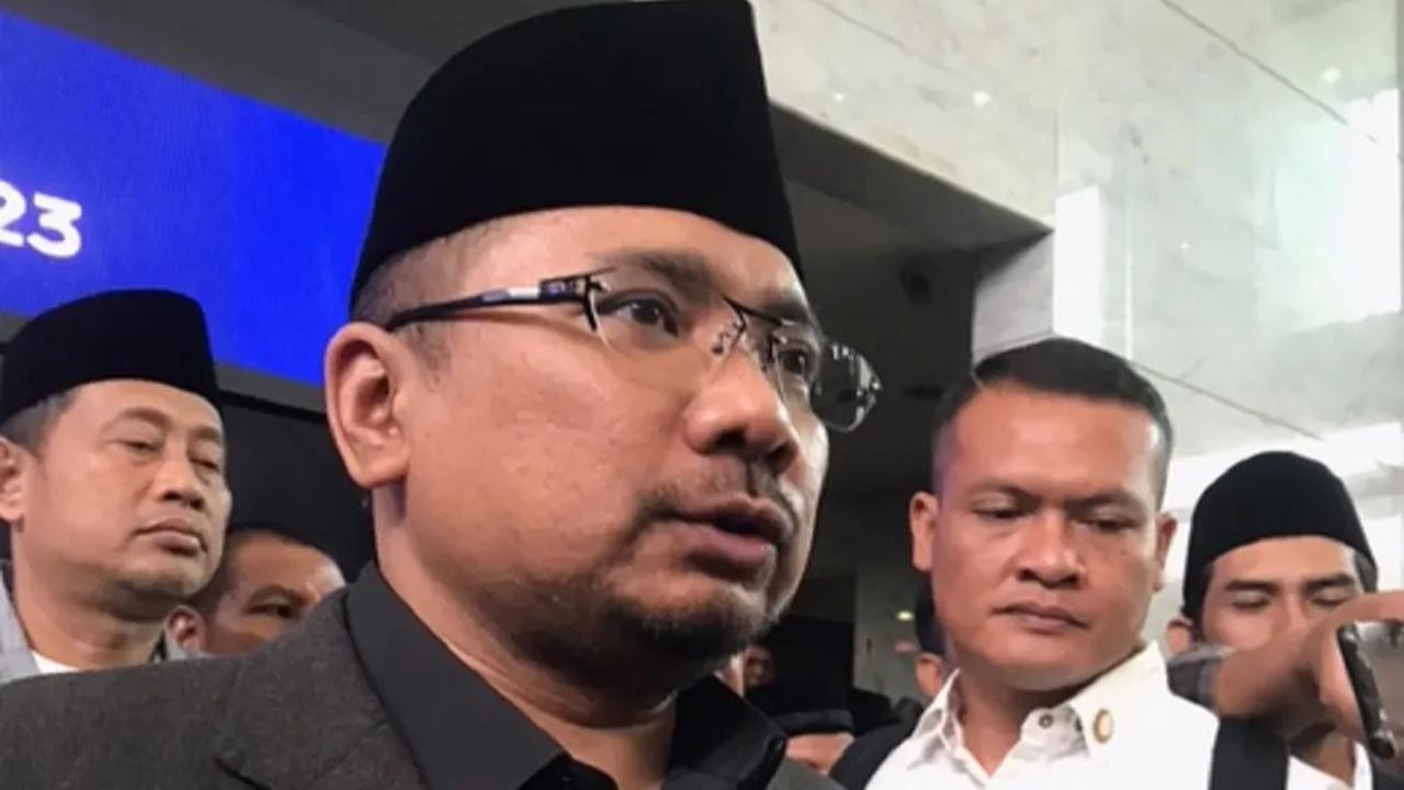 Di sisi lain, Yaqut tidak akan menggeser keyakinan dan prinsipnya yang meminta masyarakat untuk memilih calon pemimpin dengan rekam jejak yang jelas, bukan pemimpin yang menggunakan agama untuk kepentingan politik.<br>