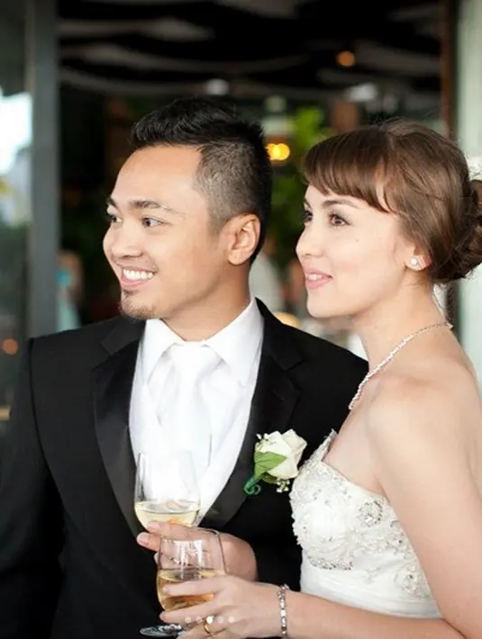 Selama menikah tidak pernah terdengar gosip miring terkait rumah tangganya. Keduanya begitu harmonis terlihat dari foto di media sosialnya. Bahkan, keduanya juga mengakui meski ada saja perselisihan diantara keduanya. (Instagram/riantic)