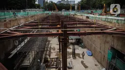 Pembangunan beberapa stasiun kereta moda raya terpadu (MRT) Jakarta Fase 2A telah separuh jalan. Tender untuk sistem kereta dan rel pun dipersiapkan. (Liputan6.com/Angga Yuniar)