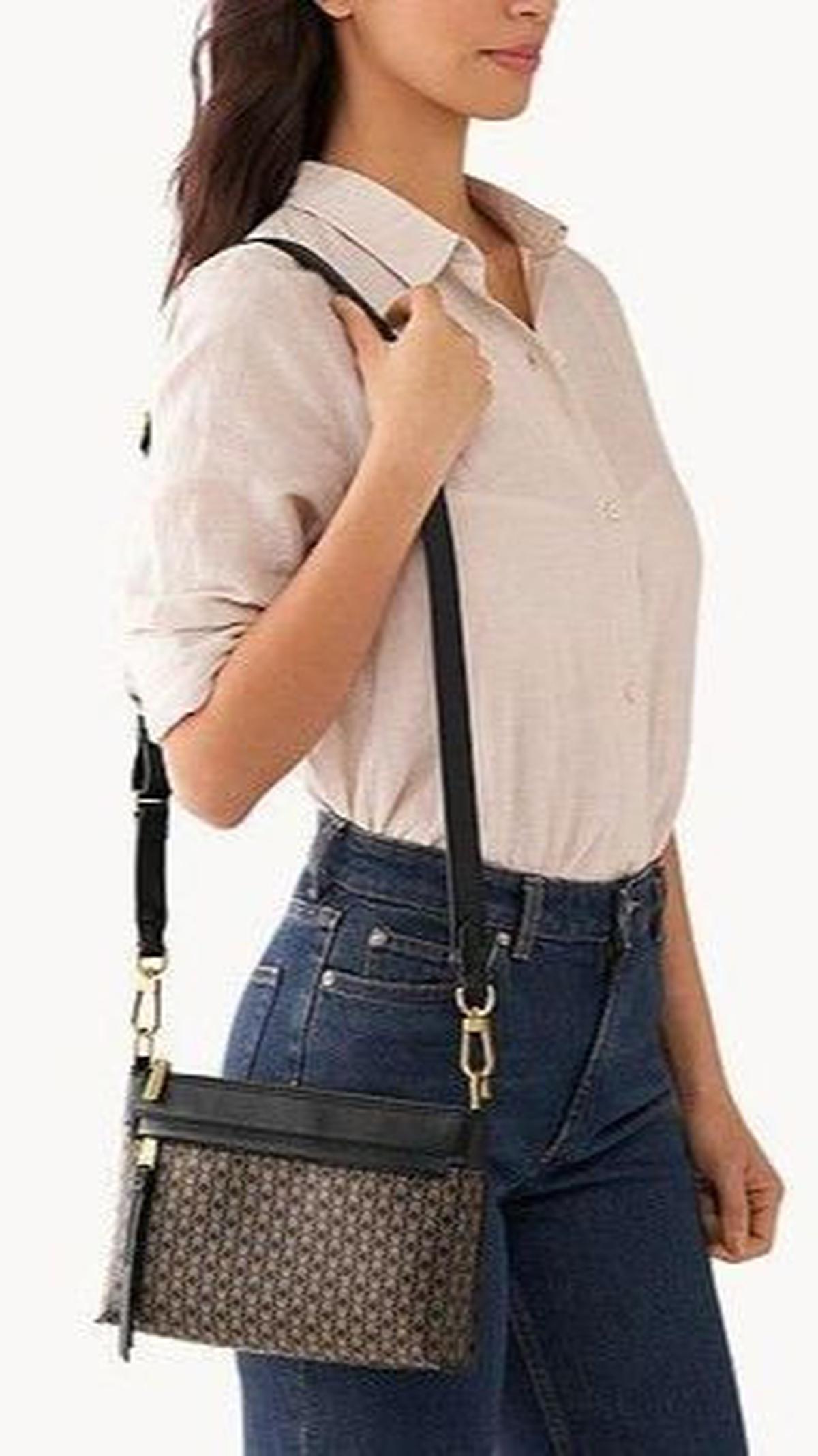 Kiera Small Crossbody, Tas Branded Terkenal Berbahan Kulit Asli