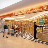 Bacha Coffee, rumah kopi legendaris yang berdiri sejak 1910 di Marrakech, Maroko, yang resmi membuka Coffee Room terbaru di Plaza Indonesia. (foto/dok: Bacha Coffee)