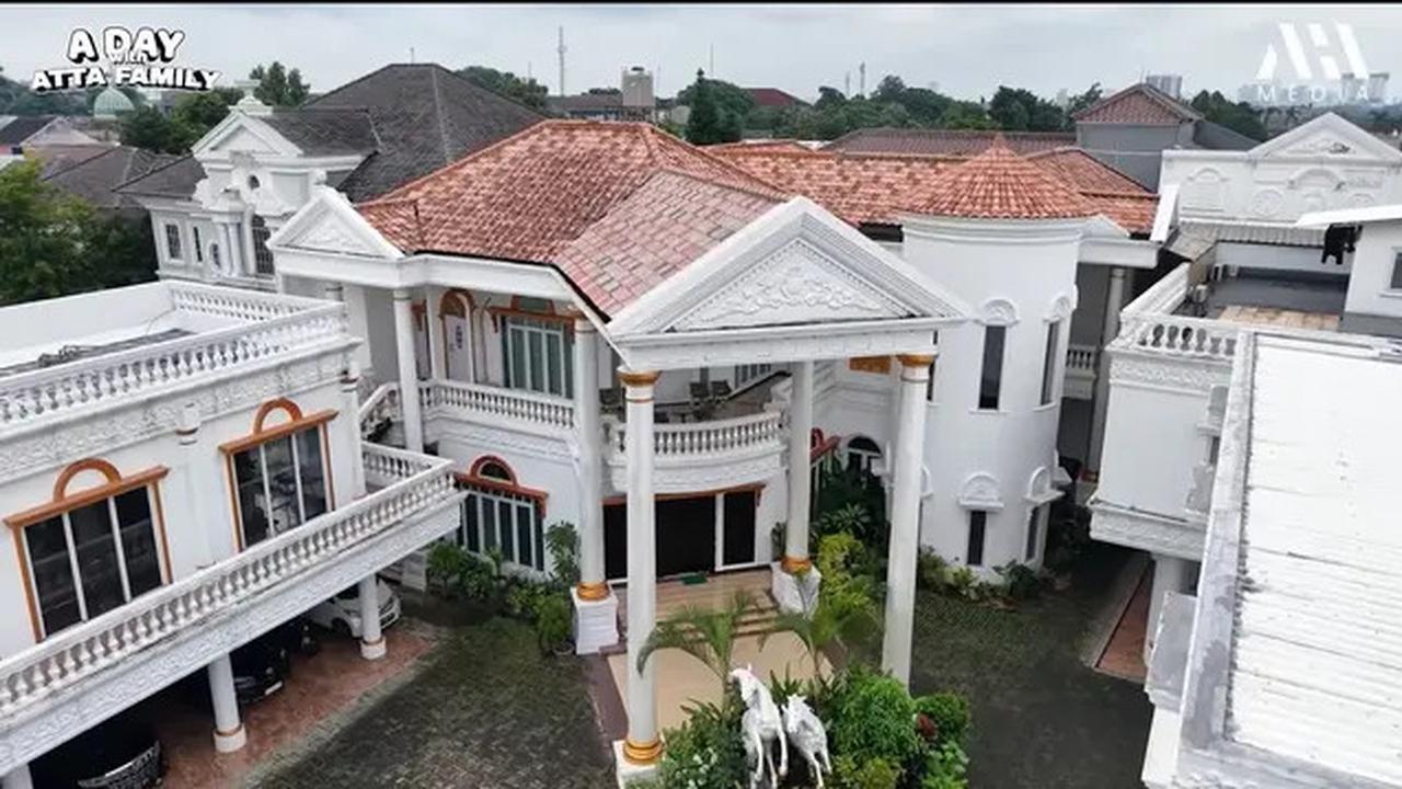 6 Potret Fasad Depan Rumah Aktor Senior Herdin Hidayat, Desain Eropa Klasik yang Megah dan Luas