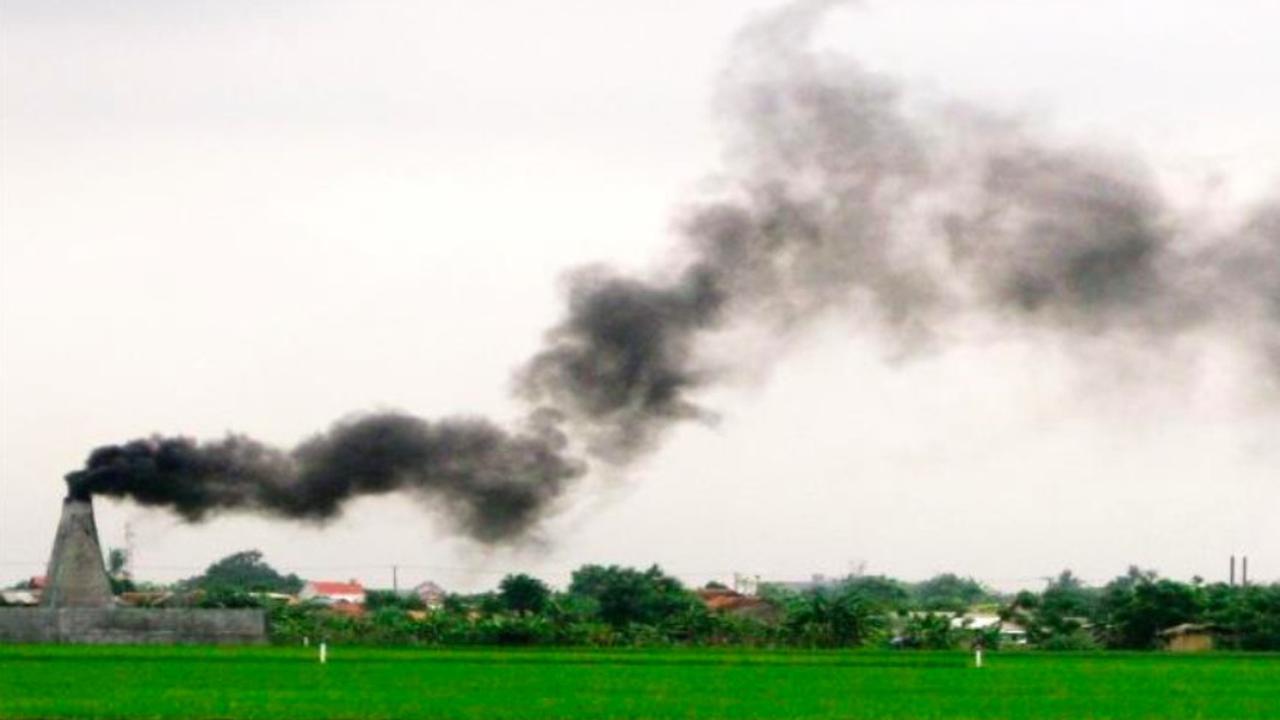 Asap Mengandung Timbel Peleburan Aki Bekas (Dokumentasi KPBB) 