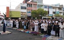 Khatib Idul Fitri Bengkulu: Jauhi Praktik Korupsi, Merusak Sendi Kehidupan dan Nilai Kejujuran