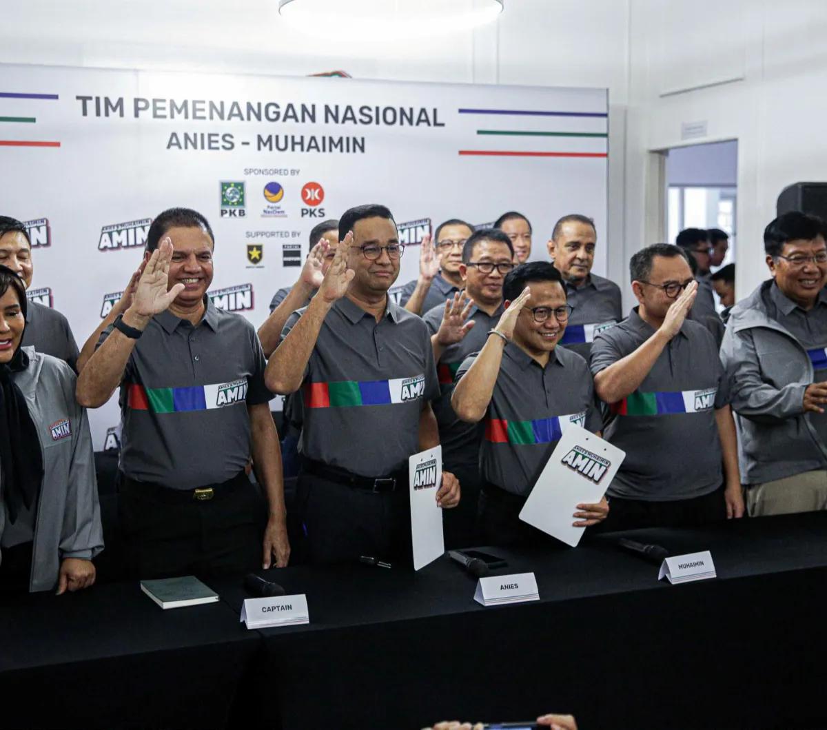 Calon presiden (capres) dan calon wakil presiden (cawapres) dari Koalisi Perubahan, Anies Baswedan dan Muhaimin Iskandar mendeklarasikan susunan Tim Pemenangan Nasional untuk kampanye di Pilpres 2024 di Jakarta, Selasa (14/11/2023).