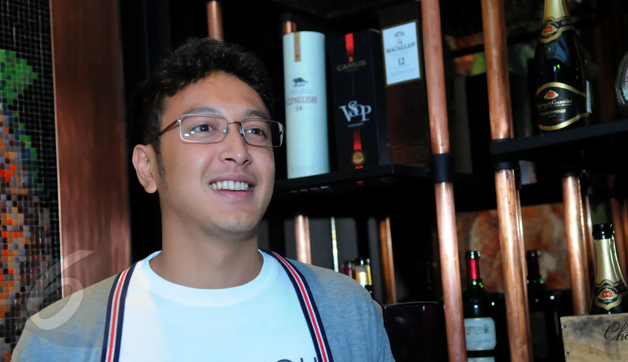 Dimas Anggara juga masih merahasiakan kapan akan melangsungkan pernikahan dengan sang pujaan hati. Foto diambil di kawasan Senopati, Jakarta Selatan, Kamis (4/6/2015). (Liputan6.com/Faisal R Syam)