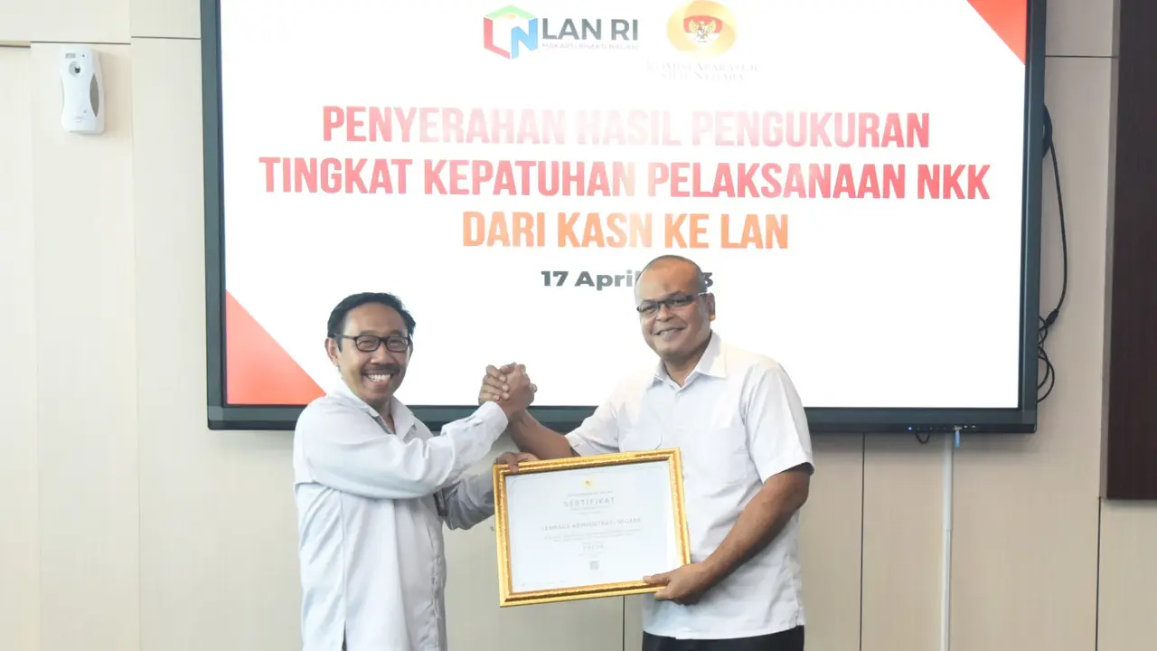 Lembaga Administrasi Negara (LAN) berhasil meraih predikat tertinggi “Patuh” pada pengukuran Instrumen Maturitas Penerapan Nilai Dasar, Kode Etik, Kode Perilaku (NKK) ASN yang dilakukan oleh Komisi Aparatur Sipil Negara (KASN)