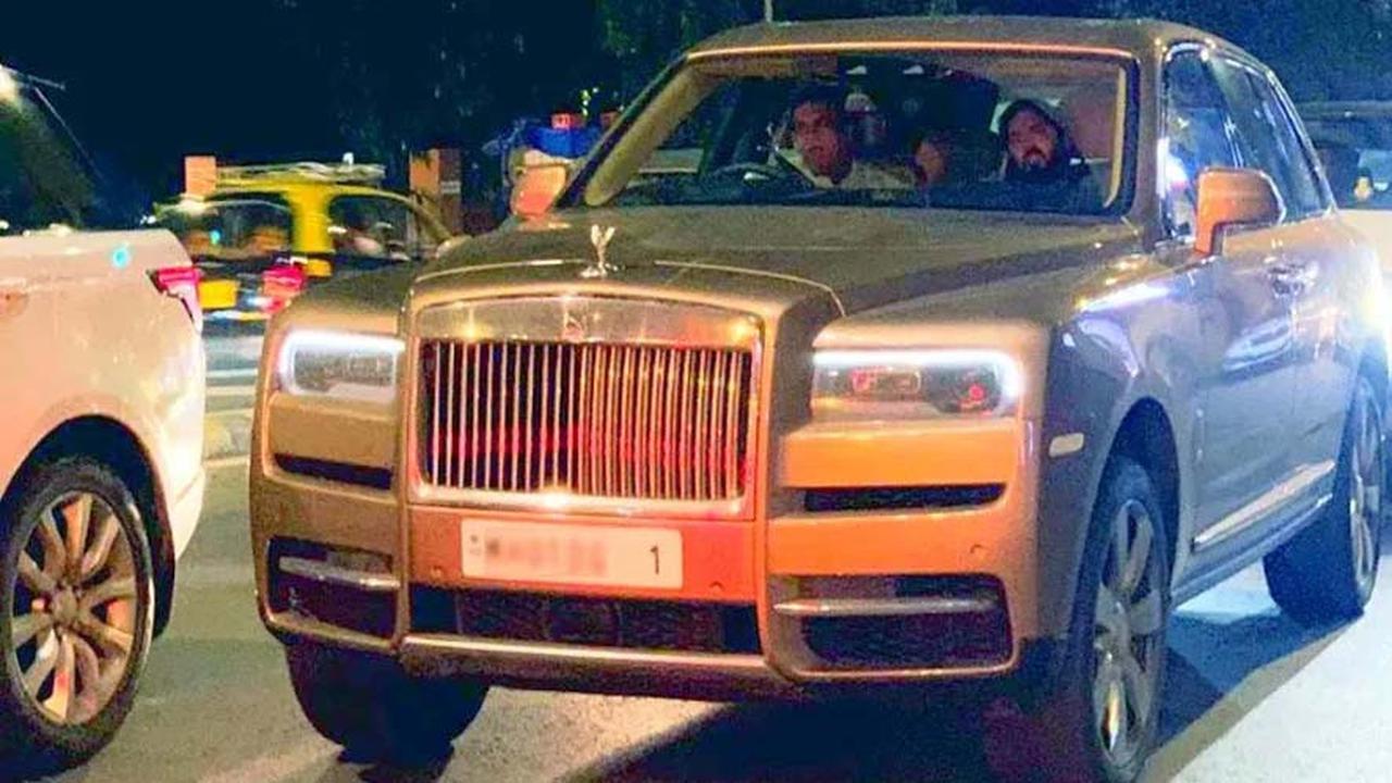 Mobil Mukesh Ambani (Cartoq)