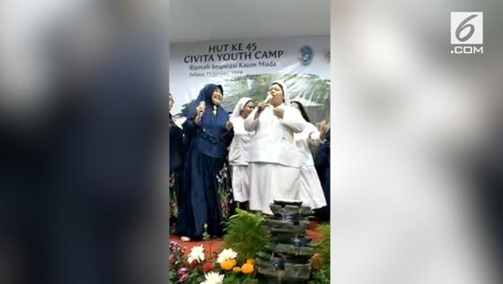 VIDEO: Adem, Grup Kasidah Nyanyi Bareng Suster Gereja