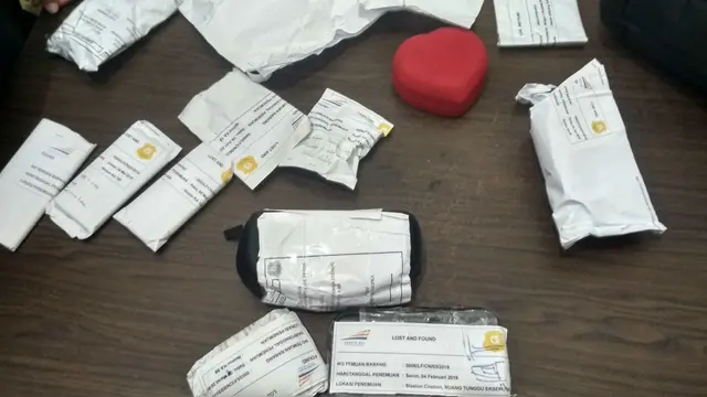Saat Daops 3 Cirebon Jaga dan Antar Barang Penumpang
