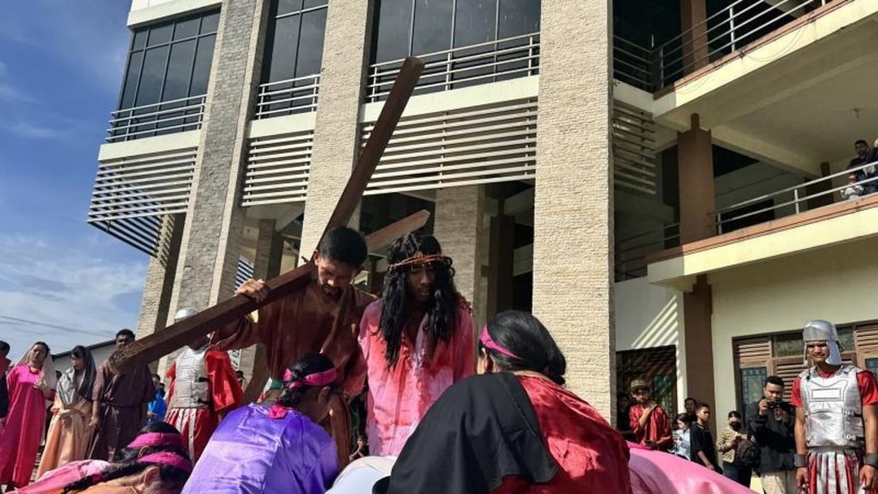 Rangkaian Ibadah Paskah Umat Katolik Kaltara: Visualisasi Jalan Salib di Tanjung Selor