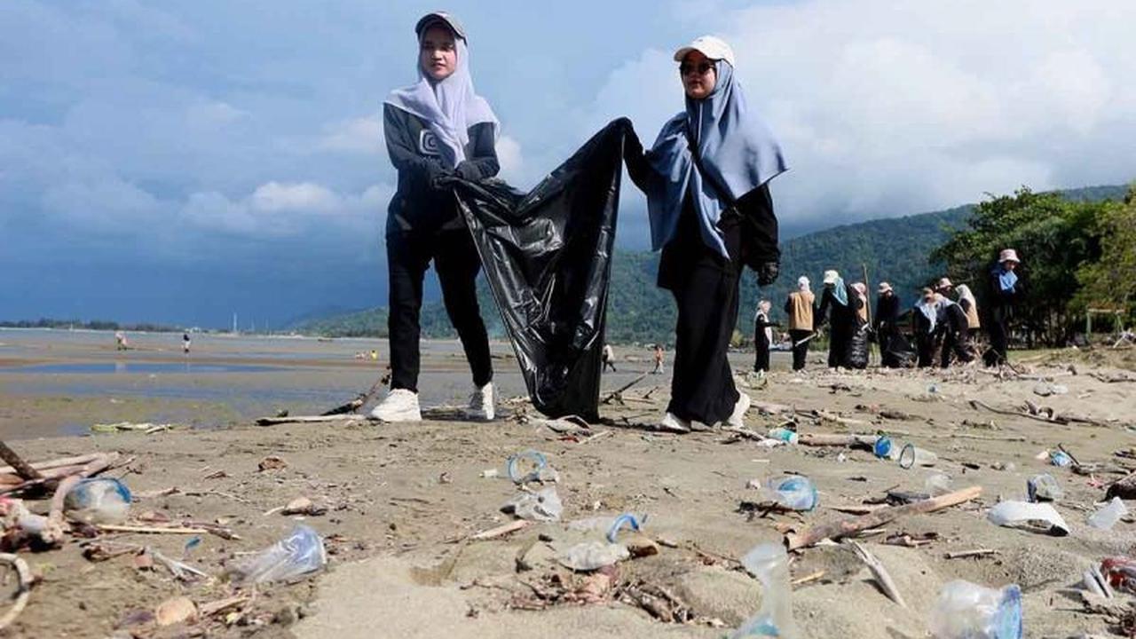 Kemenekraf Perkuat Gerakan Wisata Bersih untuk Pariwisata Berkelanjutan Indonesia