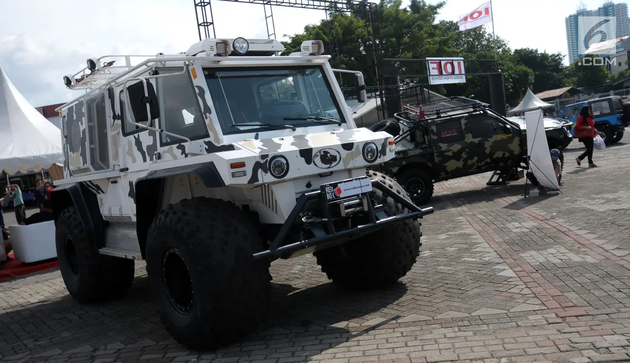 Deretan mobil off road dipamerkan pada Indonesia International Motor Show 2018 di JIExpo, Jakarta, Jumat (20/4). 38 merek kendaraan dipamerkan dan 350 perusahaan ikut dalam IIMS 2018. (Liputan6.com/Helmi Fithriansyah)