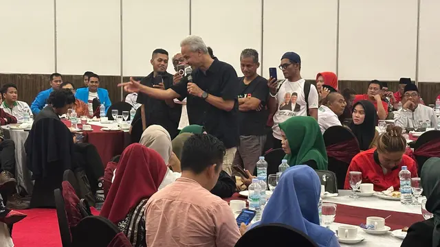 Calon presiden (capres) nomor urut tiga Ganjar Pranowo menghadiri acara pertemuan dengan tokoh agama dan tokoh masyarakat di Kendari, Sulawesi Tenggara, Minggu (3/12/2023).