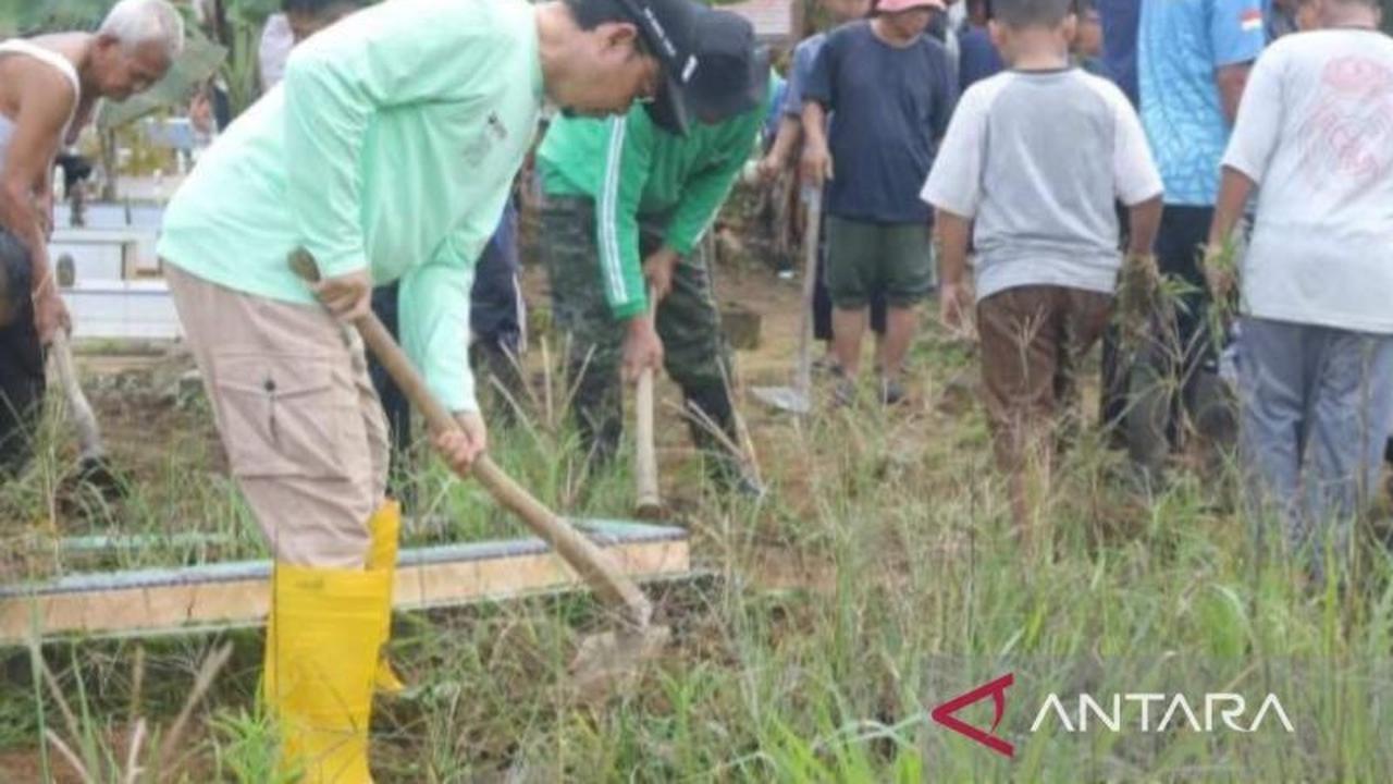 Lestarikan Budaya, Warga Sungkap Bangka Tengah Gelar Tradisi Nyiang Kubur Jelang Ruahan