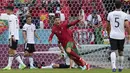 Penyerang Portugal, Cristiano Ronaldo berselebrasi usai mencetak gol ke gawang Jerman pada pertandingan grup F Euro 2020  di Allianz Arena, Munich, Sabtu (19/6/2021). Jerman menang telak atas Portugal dengan skor 4-2. (AP Photo/Matthias Schrader, Pool)