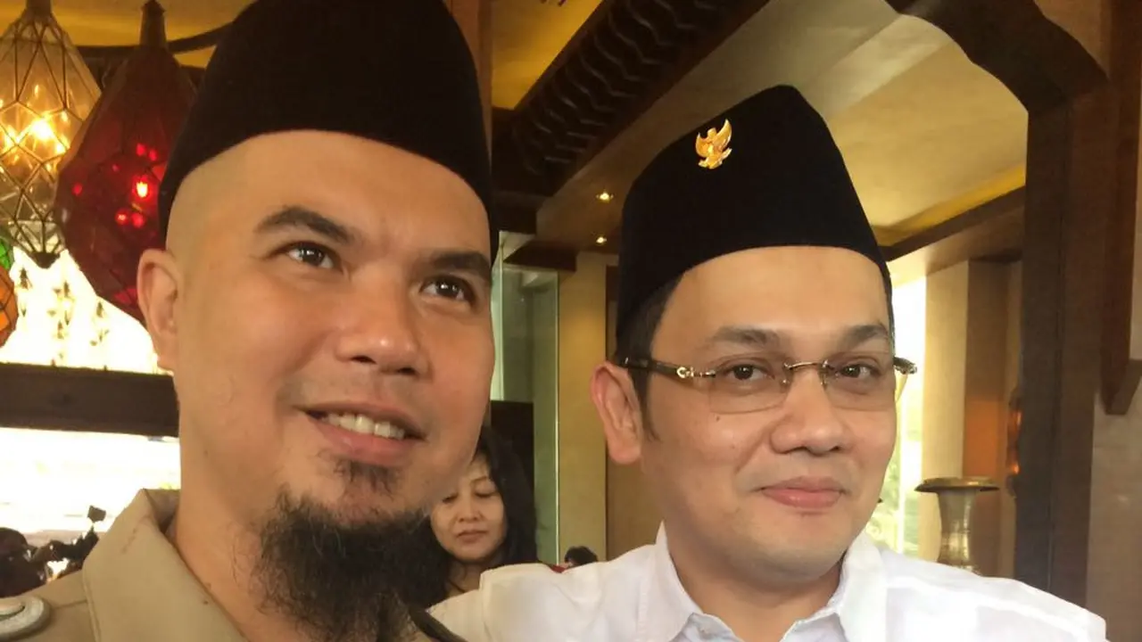 [Bintang] Ahmad Dhani dan Farhat Abbas